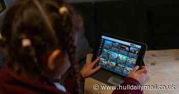 Most parents turn to screens to keep kids entertained during school holidays, study finds