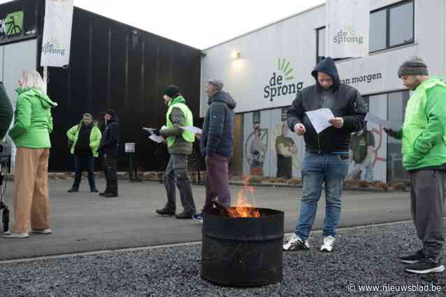 Personeel maatwerkbedrijf voert actie en luidt alarmbel na zoveelste ontslag: “We nodigen onze werkgever uit om zijn kwetsbaarheid te tonen”
