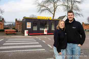 Henri (27) en Sara (23) openen hun tweede frituur: “Heel veel zin in deze nieuwe uitdaging”