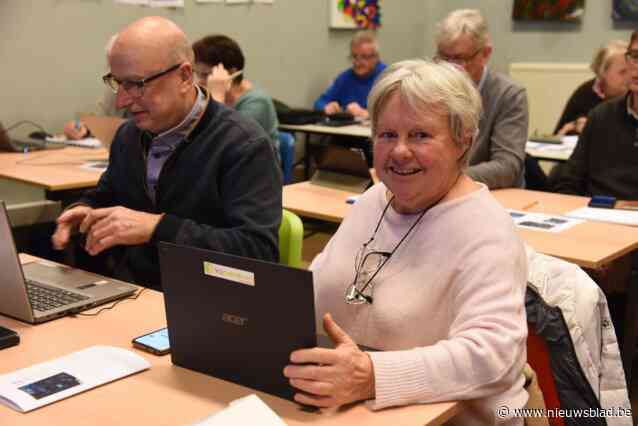 Magda (71) volgt workshop over artificiële intelligentie: “Ik wil mee zijn met het verhaal”