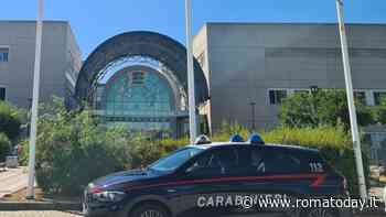 Paura al policlinico: spacca specchietto dell'ambulanza e prova a prendere pistola della guardia giurata