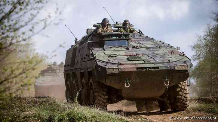 Tientallen pantservoertuigen van Defensie tijdelijk buiten gebruik