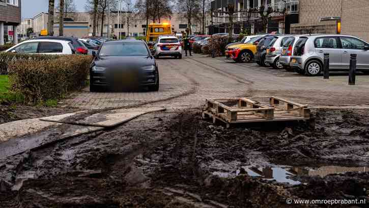 Man aangehouden na wilde achtervolging, politieauto flink beschadigd