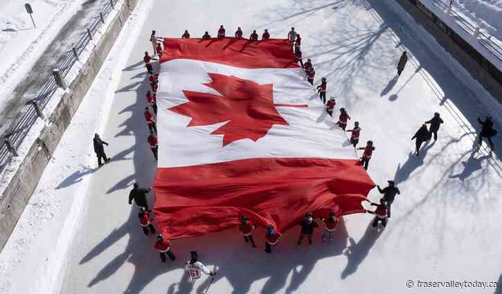 Skaters flock to Ottawa’s Rideau Canal to kick off Flag Day