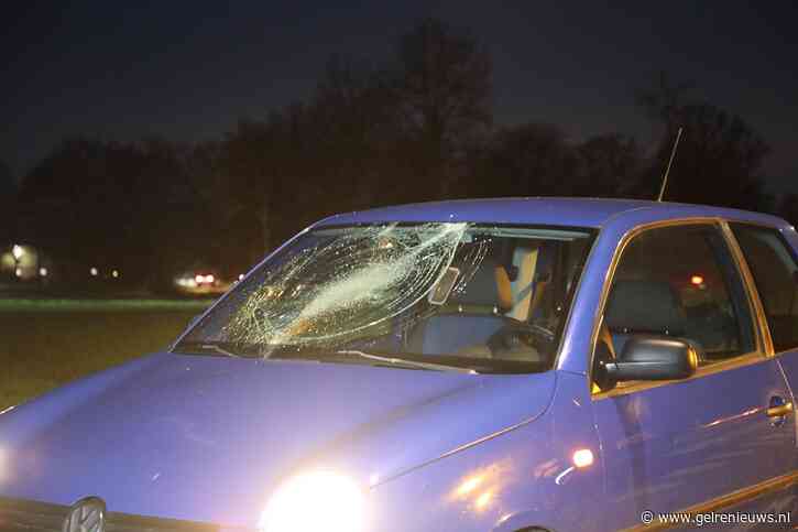 Meisje op fiets geschept door auto, gewond naar ziekenhuis