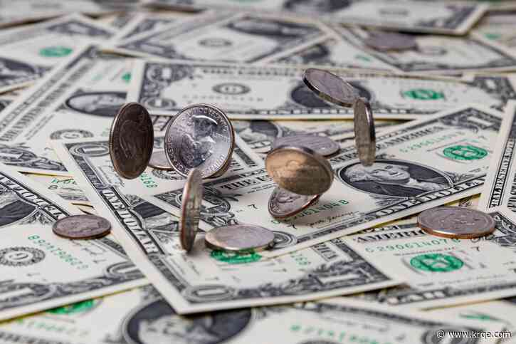 Bill to raise New Mexico's minimum wage to $17 passes first committee