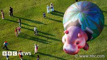 Bottles, bags and a balloon: Photos of the week