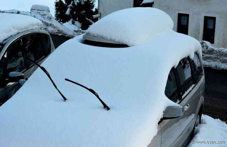Why you shouldn't leave your windshield wipers up during every snowstorm