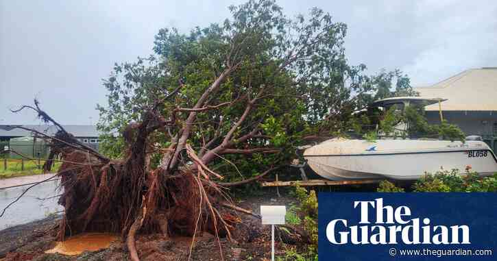 Pilbara community evacuated by helicopter over Cyclone Zelia flooding risk