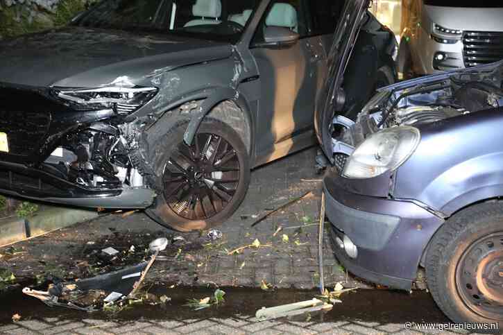 Beschonken automobilist richt ravage aan in woonwijk