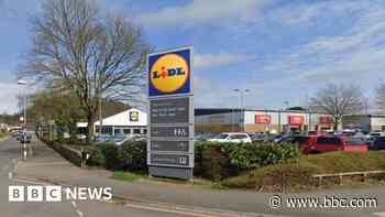 Shoppers arrest two men after gun taken into Lidl