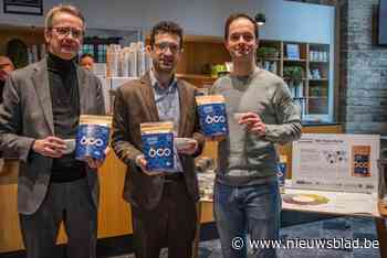 Rector en burgemeester openen feestweekend KU Leuven met lancering eigen koffie: “Ik zit al aan mijn vijfde tas vandaag”
