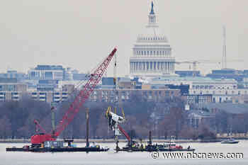 Equipment malfunction, dropped messages looked at by NTSB in midair crash near D.C.