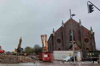 Stad grijpt in na gevaarlijke situaties aan Paterskerk: “Geen zware transporten meer als kinderen op weg zijn naar school”