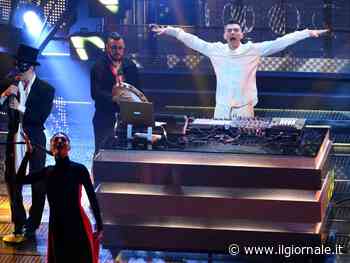 Sanremo, Carlo Conti va veloce: finale a ritmi serratissimi | Diretta