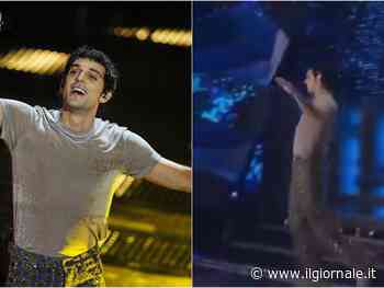 Sanremo, Bresh rischia di cadere dalle scale dell’Ariston. Ma sui social impazza: “Ciao Chiara”