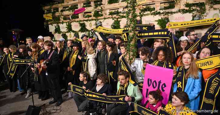 Protest auf Berlinale-Feier: Promis warnen vor Rechtsruck