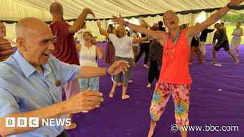'Good vibes are contagious at laughing yoga'
