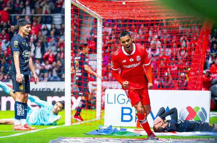 Chivas cae ante Toluca en el último minuto tras dos goles anulados