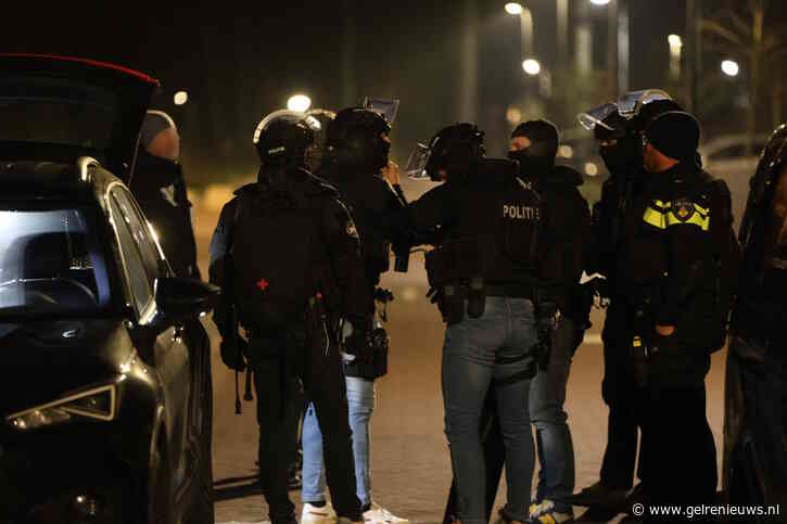 Arrestatie-eenheid doet inval en treft mogelijk jachtgeweer aan