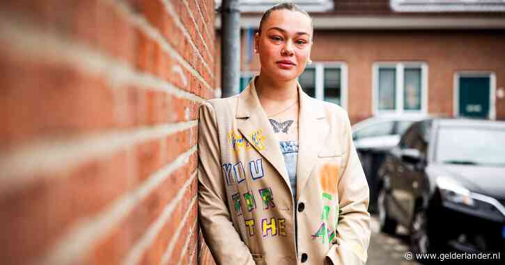 Sanne (26) werd jarenlang misbruikt: ‘Die blik van mijn moeder vergeet ik nooit meer’