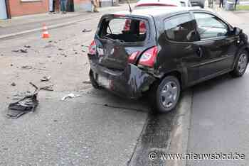 Bestuurder ramt geparkeerde wagen, ook derde wagen deelt in de klappen