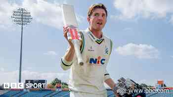 Yorkshire all-rounder Hill extends contract