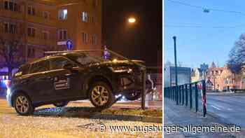 Spektakulärer Unfall: Betrunkener fährt mit Auto in  Tramhaltestelle