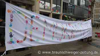 Marktplatz der Demokratie: Stimmen gegen Rechts und ein Vorfall