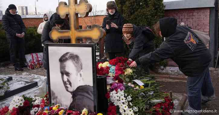 L’Europa a un anno dalla morte di Navalny: “Putin responsabile”. La madre: “Tutti sanno chi l’ha ucciso”