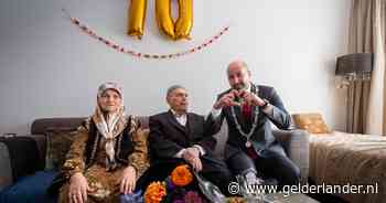 Kadir en Fadime zijn 70 jaar (!) getrouwd en krijgen de burgemeester op bezoek: 'Volhouden en geduld!’