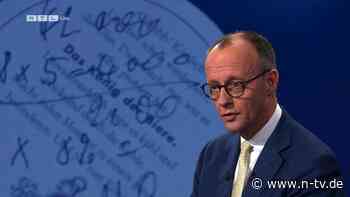 "Ich muss sehr vorsichtig sein": Jauch überrascht Merz mit Steuer-Bierdeckel - und lässt ihn fallen