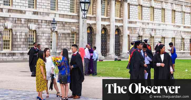 Fall in overseas students fuels threat to English universities despite rise in fees