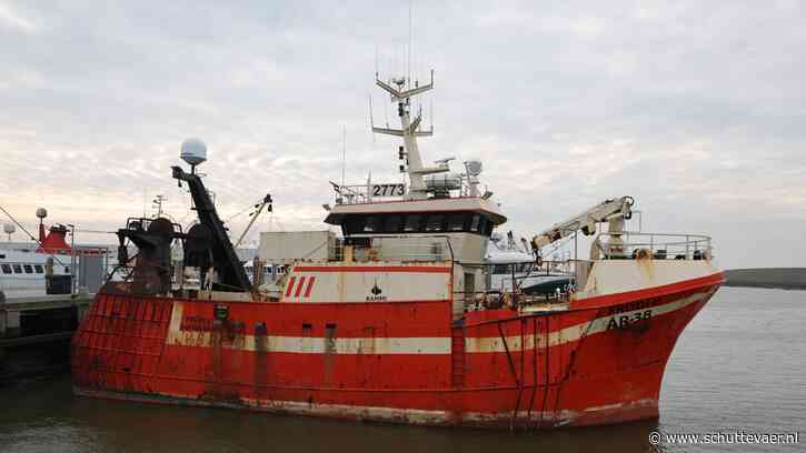 Compagnons De Boer en Alan kopen IJslandse trawler via crowdfunding