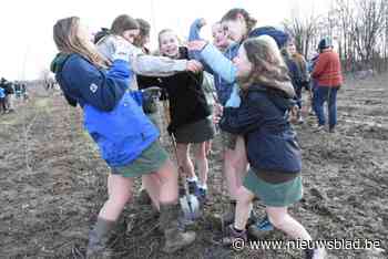 Jeugdbewegingen planten samen nieuw Welkomstbos: “Dit bos kan de stad bijna aanraken”