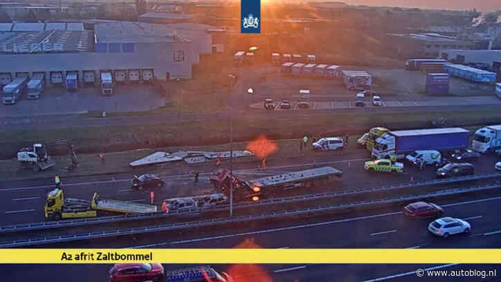 A2 hele ochtend dicht door ongeluk met betonplaten