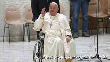 Papst mit Superinfektion im Krankenhaus