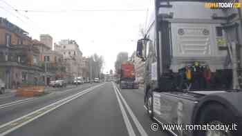 Protesta dei tir a Roma, i mezzi pesanti raggiungono il ministero di Matteo Salvini