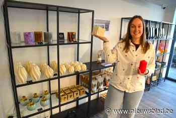 Een webshop had ze al, nu verkoopt Britt (24) haar zelfgemaakte kaarsen ook in een echte winkel: “Succes van pop-upwinkel heeft me overtuigd”
