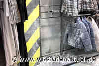 Jacken brennen in Bekleidungsgeschäft – Polizei sucht verdächtiges Trio
