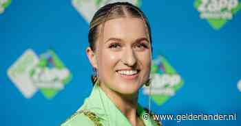 Verliefde Britt stelt nieuw familielid voor en Douwe neemt een duik in ijskoude zee