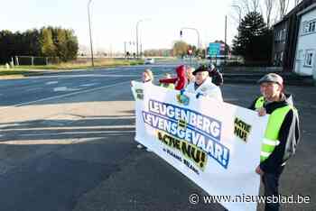 Vlaams Belang krijgt heel wat medestanders tijdens actie voor veiliger kruispunt Leugenberg-Kloosterstraat
