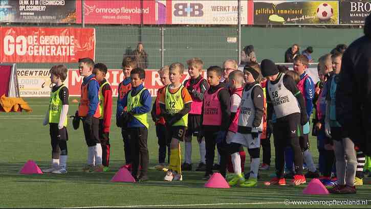 Emmeloord - Jong voetbaltalent gespannen want: er wordt gescout!