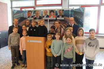 Landtagspräsident besucht Grundschule in Kalletal