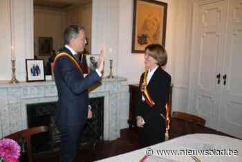 Burgemeester Egbert Lachaert legt eed af als burgemeester bij Oost-Vlaams gouverneur: “Ik zal u af en toe eens nodig hebben”