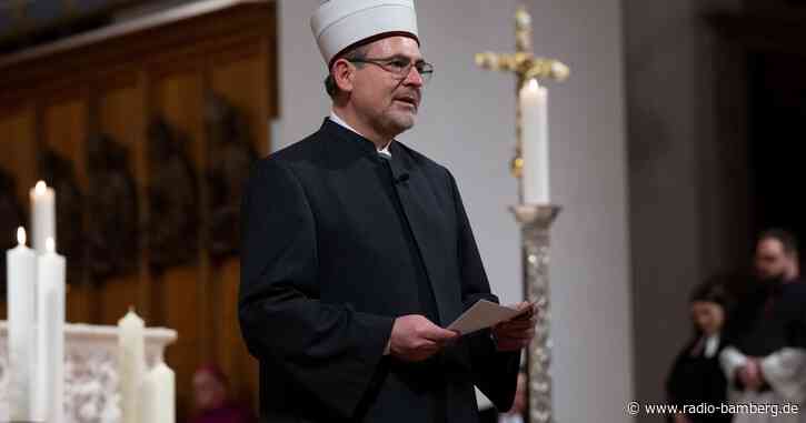 Imam spricht bei Gottesdienst Mitgefühl der Muslime aus