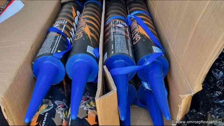 Almere - Tientallen kilo's illegaal vuurwerk in Almeerse woning