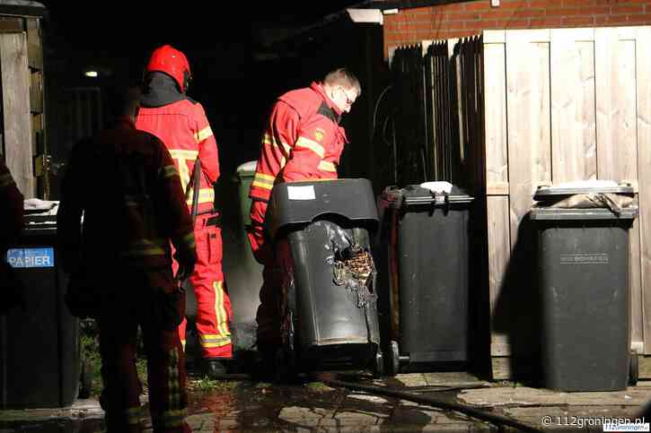 Meerdere containers vatten vlam in Veendam; Brandweer blust na