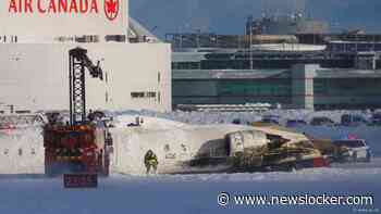 Gewonden doordat vliegtuig in Canadese Toronto ondersteboven belandt