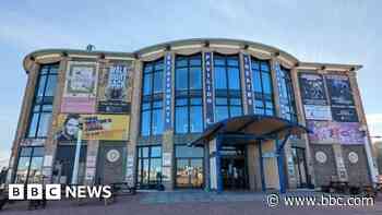 Theatre showing first film after cinema closure